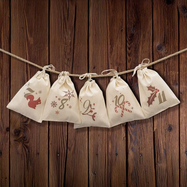 Adventskalender mit 24 Säckchen zum Befüllen &amp; Personalisieren (mit Kordel)