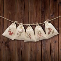 Adventskalender mit 24 Säckchen zum Befüllen &amp; Personalisieren (mit Kordel)